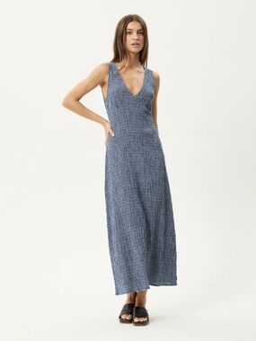 Afends TULLY - SEERSUCKER MAXI DRESS
SEERSUCKER MAXI DRESS in Marlin